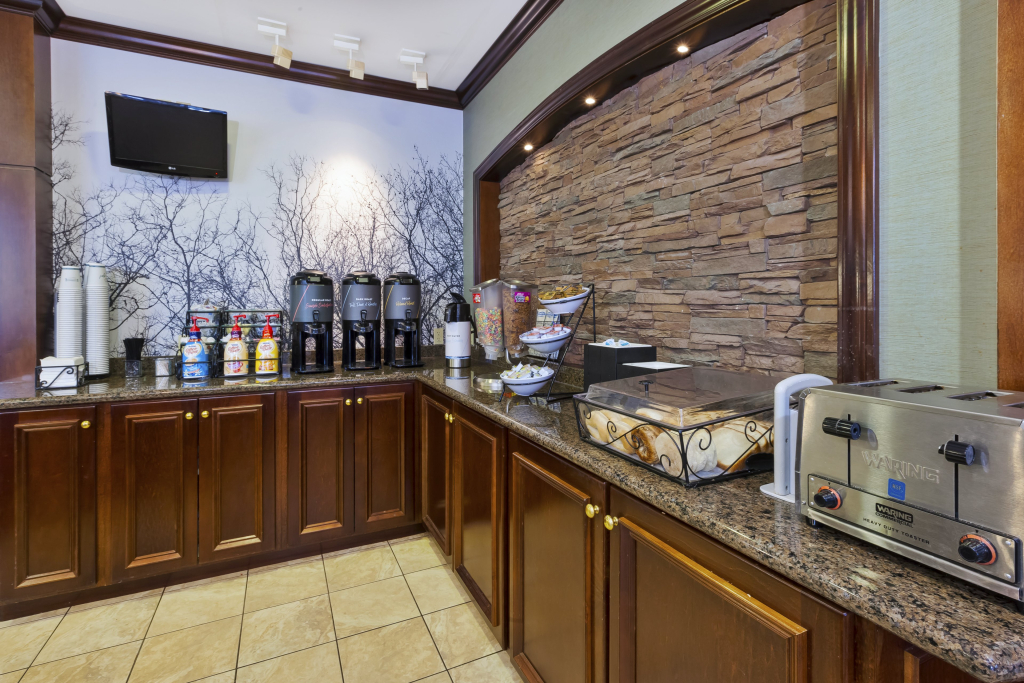 Staybridge Suites Lansing-Okemos by IHG