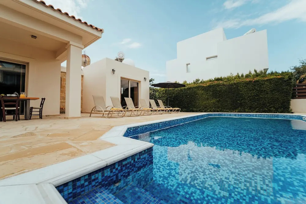 Sea Point Villas Coral Bay Luxury Private Pool villas walk to Beach 3 - 5 BDR in 1 resort