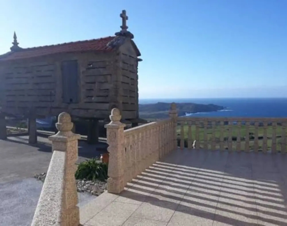 104225 -  House in Muxía