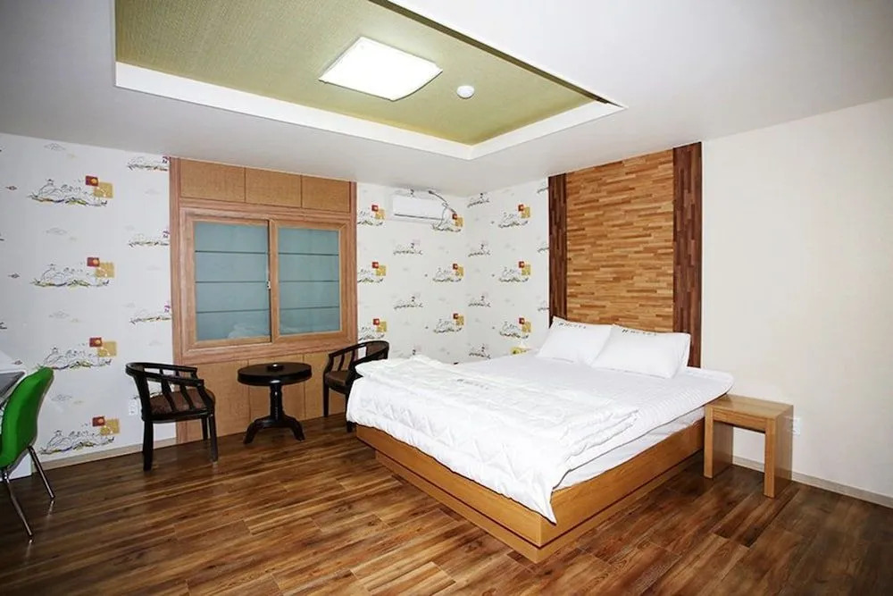 N Motel