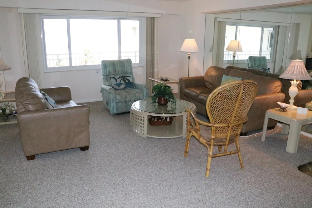 Jamaica Royale 703 - 2 Br Condo