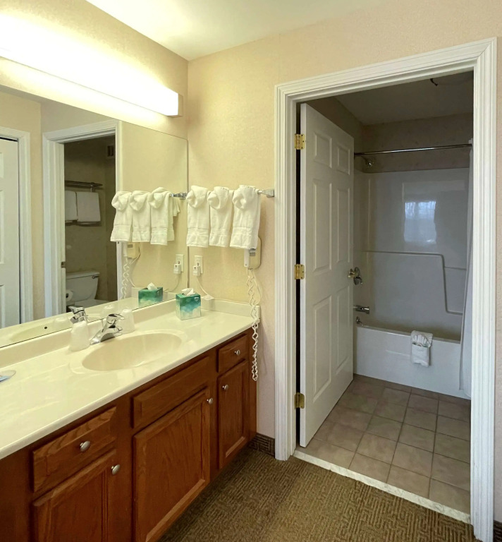 Smart Suites, an Ascend Collection Hotel
