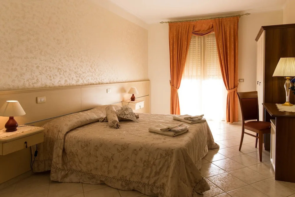 Elia Hotel