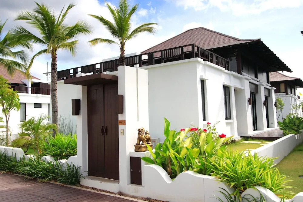 The Oriental Beach Pool Villa & Village