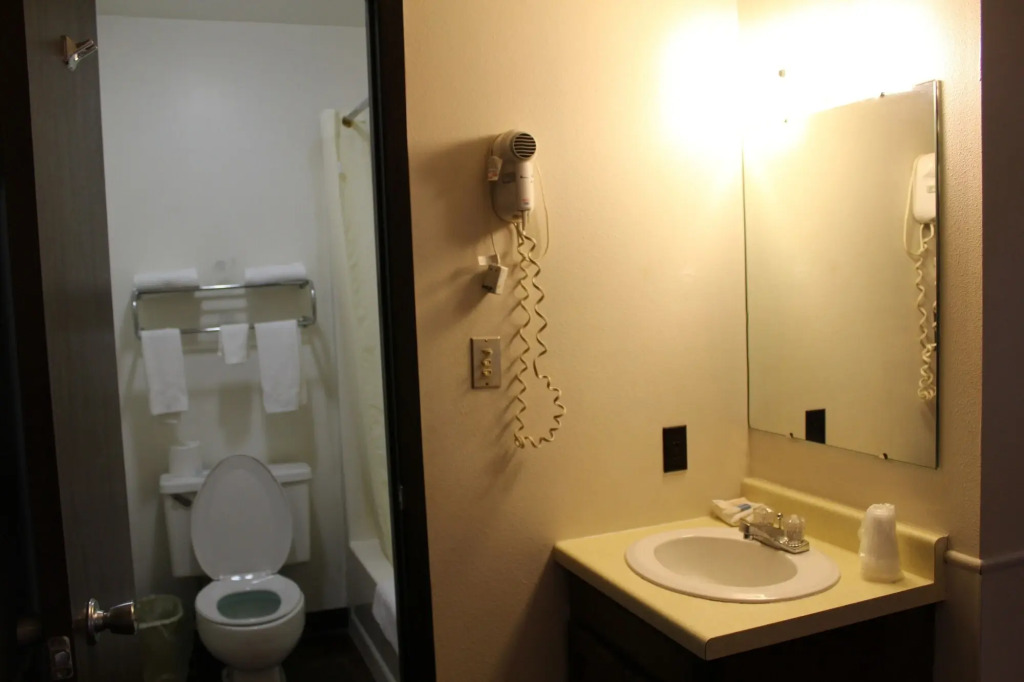 East Grand Inn Grand Forks ND I 29