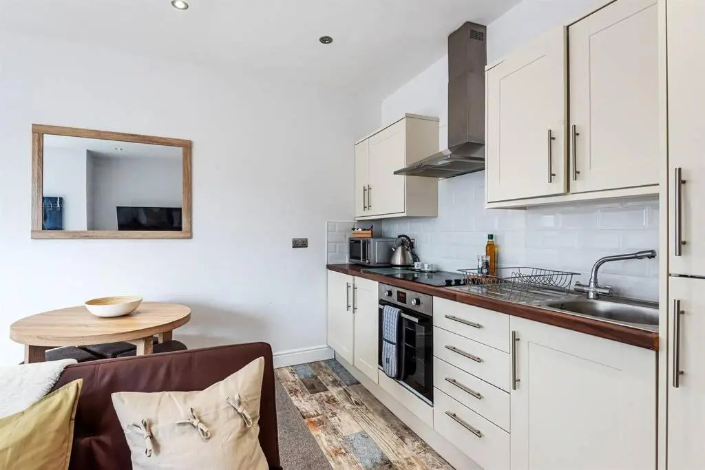 Locket Studio - Cosy Apartment with Balcony