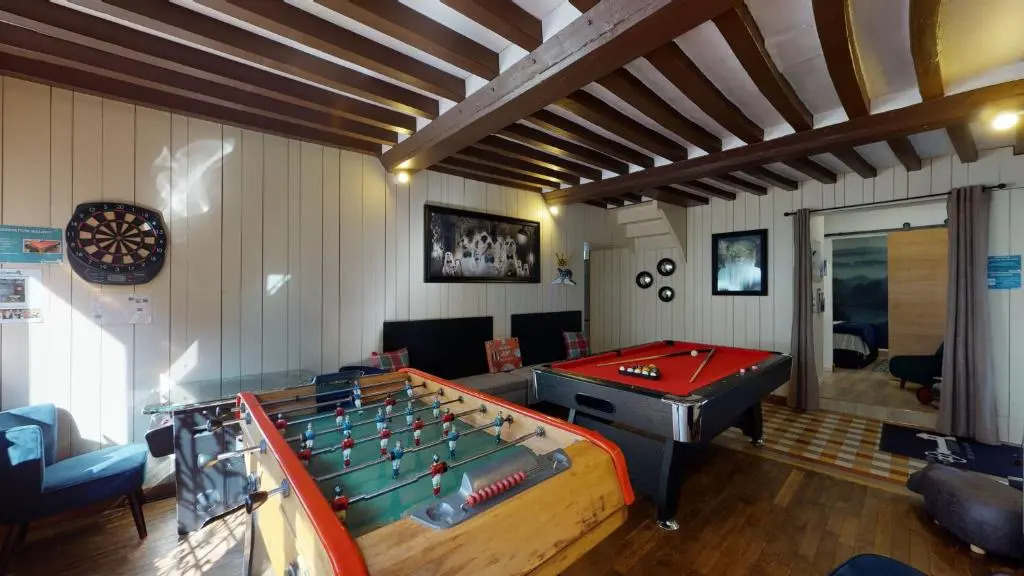 La Villa et Cours du Paradis gîte 4 étoiles, Billard BabyFoot, société La Clef Decamp