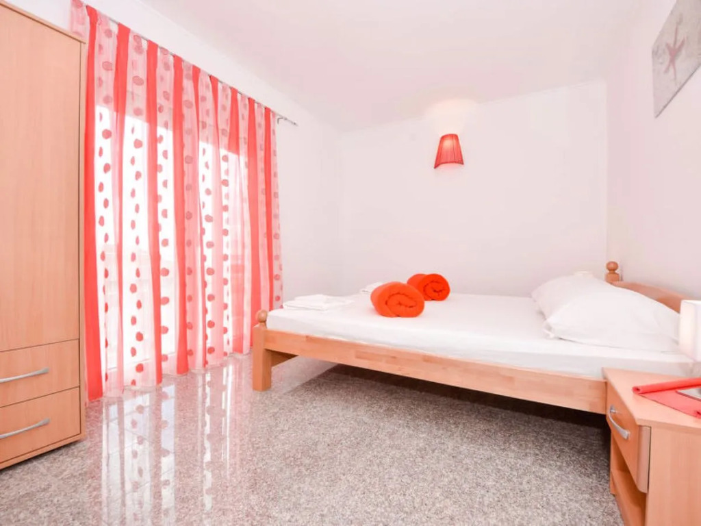 Apartment Jelena Karlobag