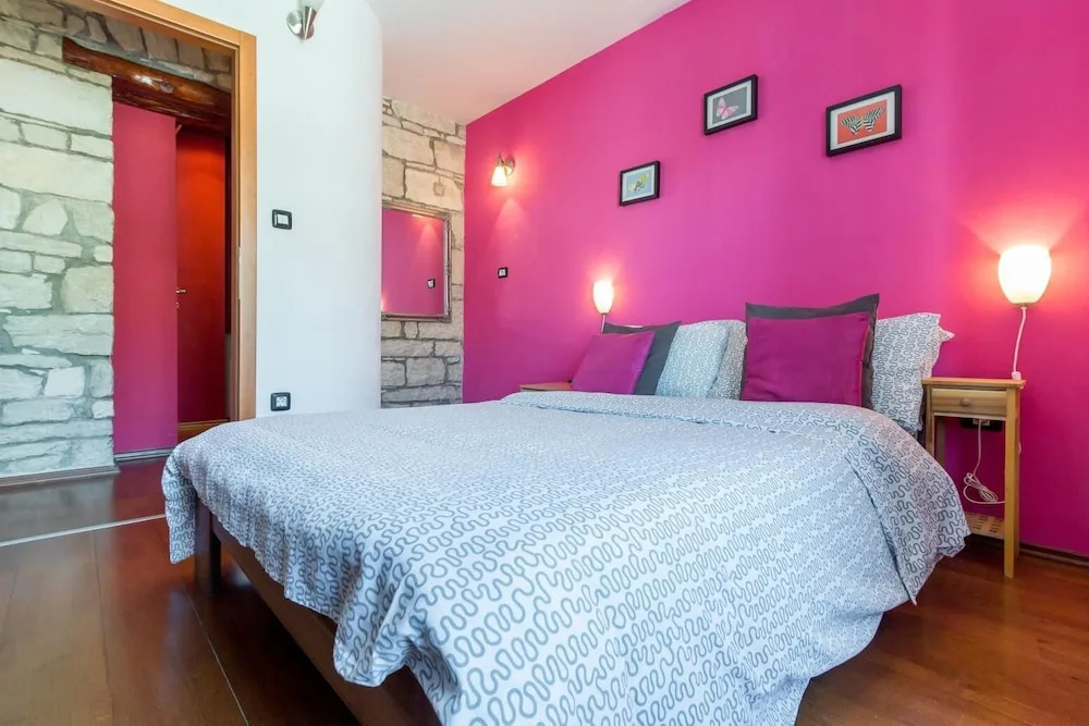 Dante Square Apartment