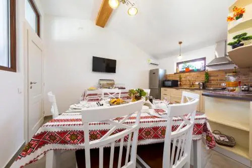 Casa cu Nuc