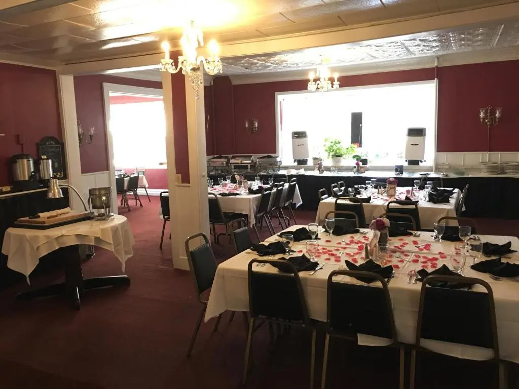The Tunnicliff Inn