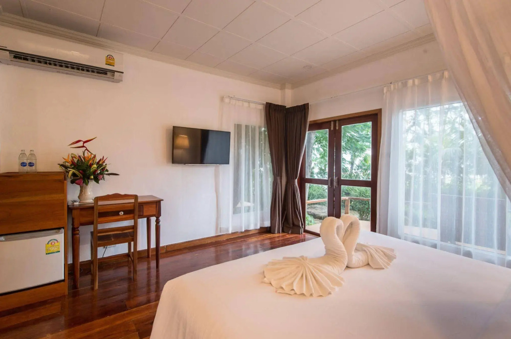TwinBay Resort