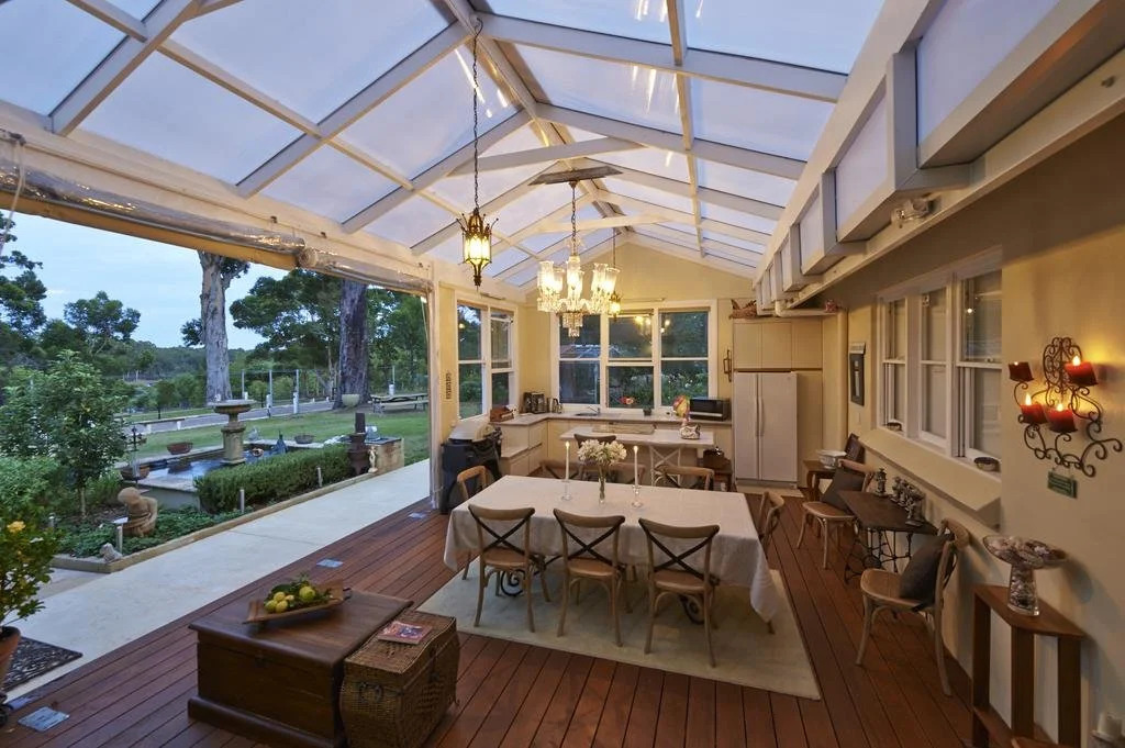Karri House. Eat - Stay - Love