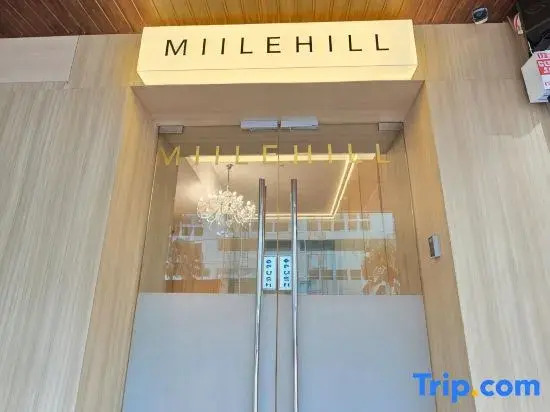 Miilehill Hotel By Maco at JB Town Center