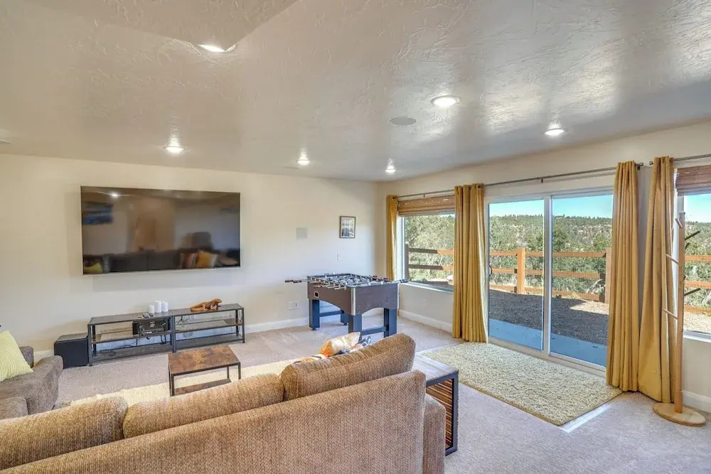 Newly Built, Modern Alton Cabin on 4 Acres!
