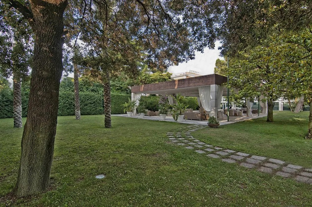 Garden Hotel