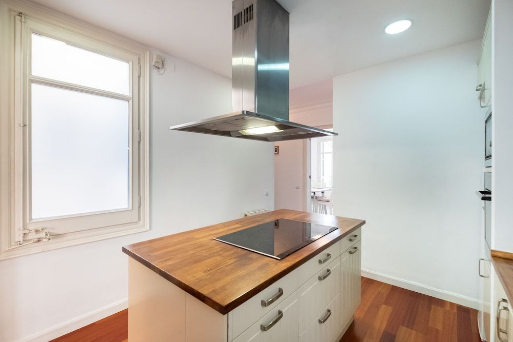 Stunning 4BR Apart in Sagrada Familia