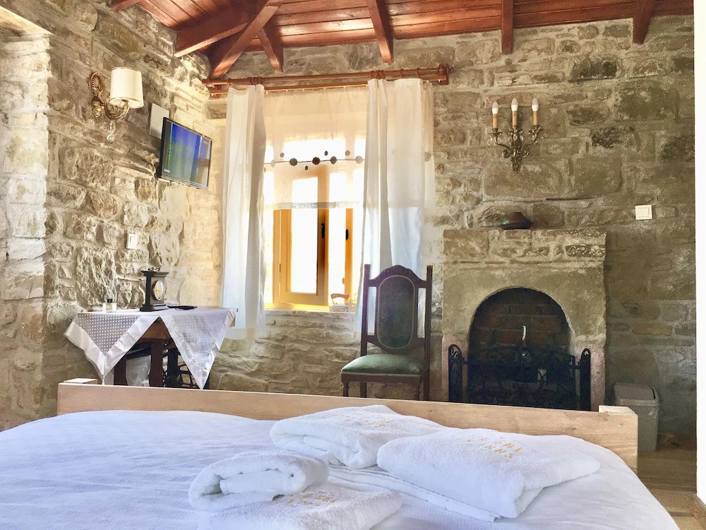 Sari Keçi̇ Taş Otel
