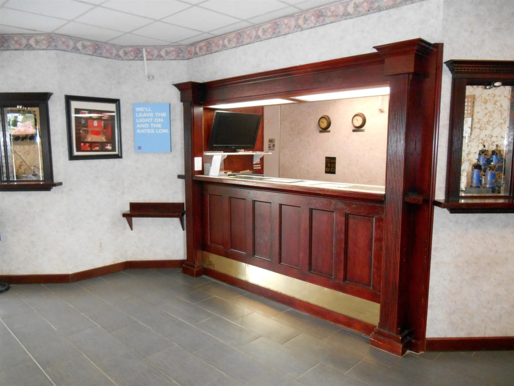 Super 7 Inn