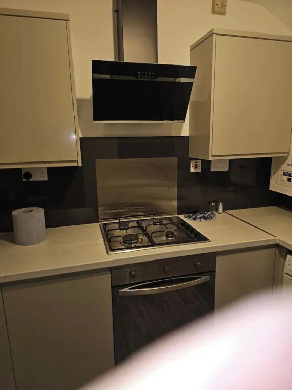 Cardiff City Apartment - Modern & Cozy