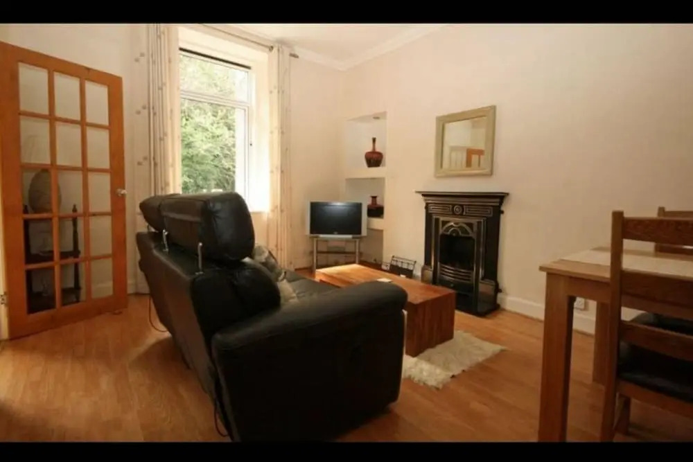 Central Waterfront Flat With Great Views