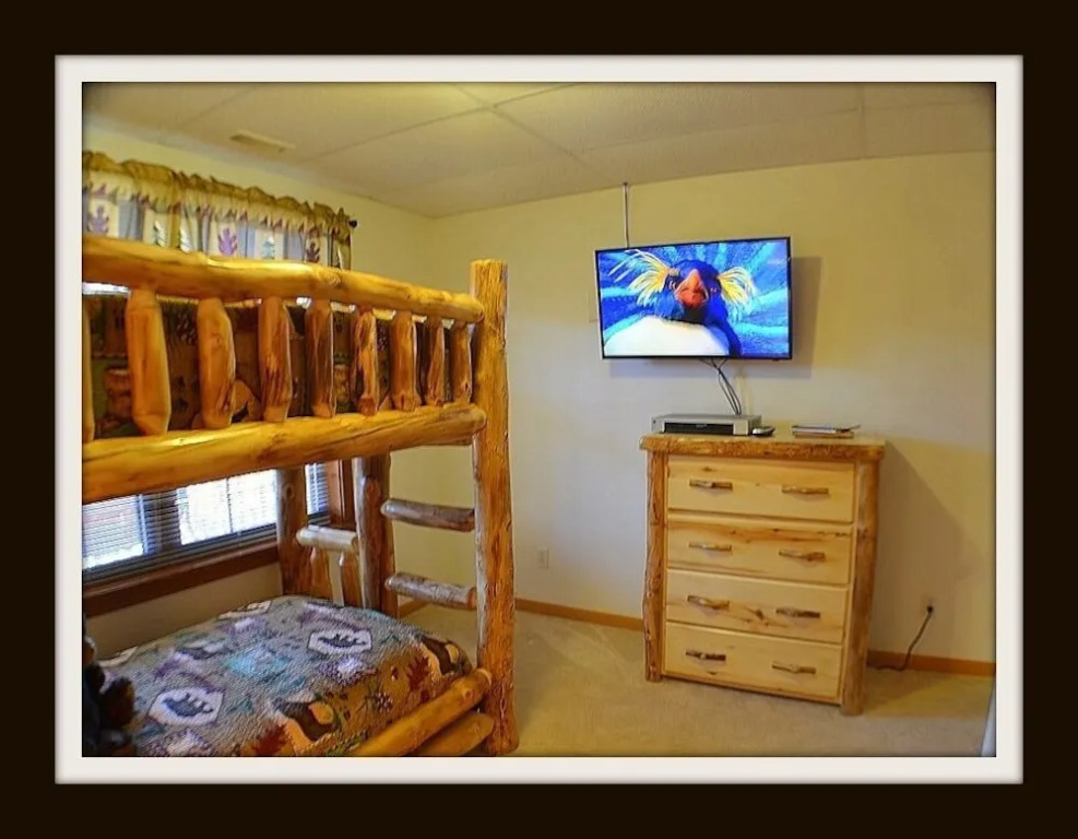Rast Court Cabin 1016 - 4 Br cabin by RedAwning