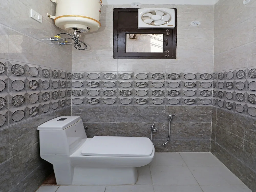 OYO 12738 Hotel Diamond