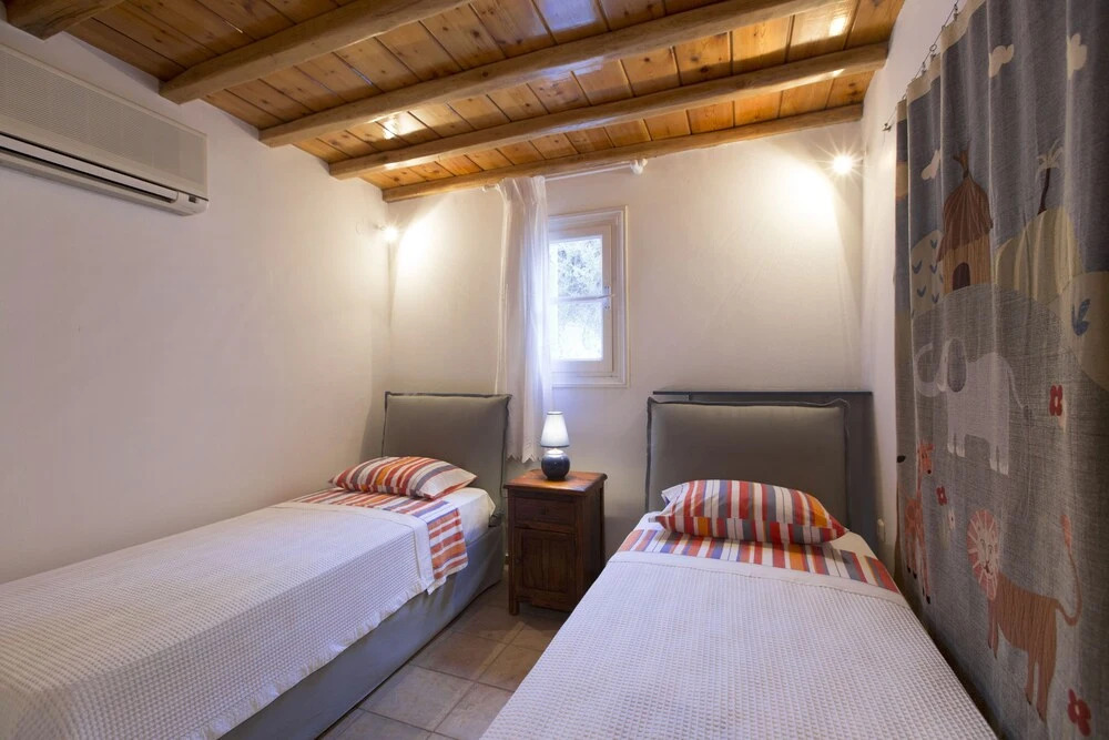 Psarrou villa for 10 guests, stunning sea views