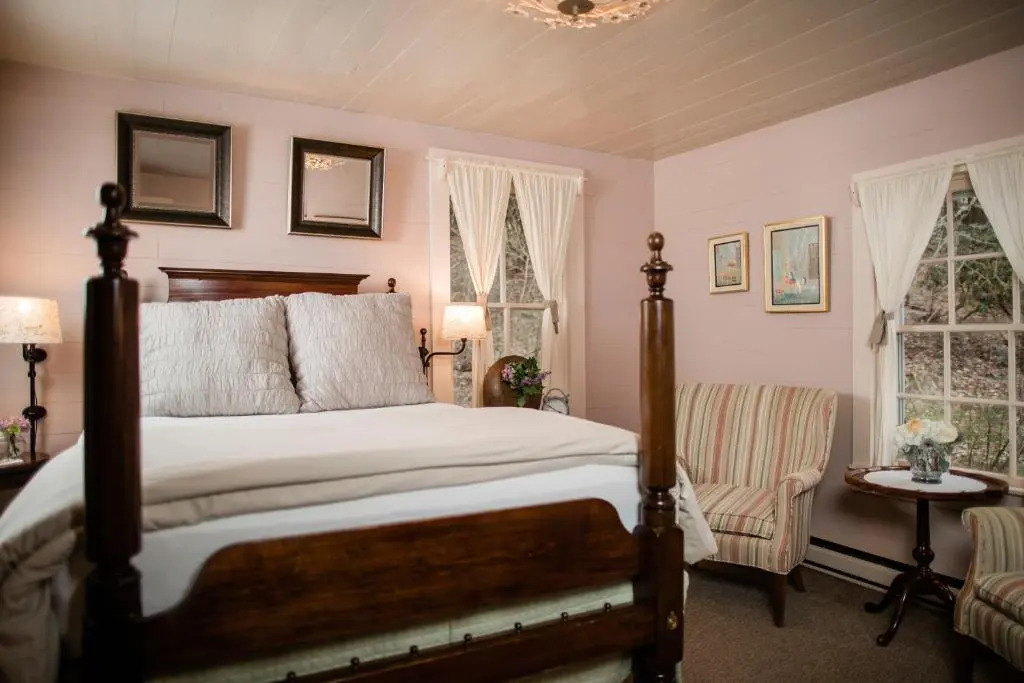 The Mast Farm Inn