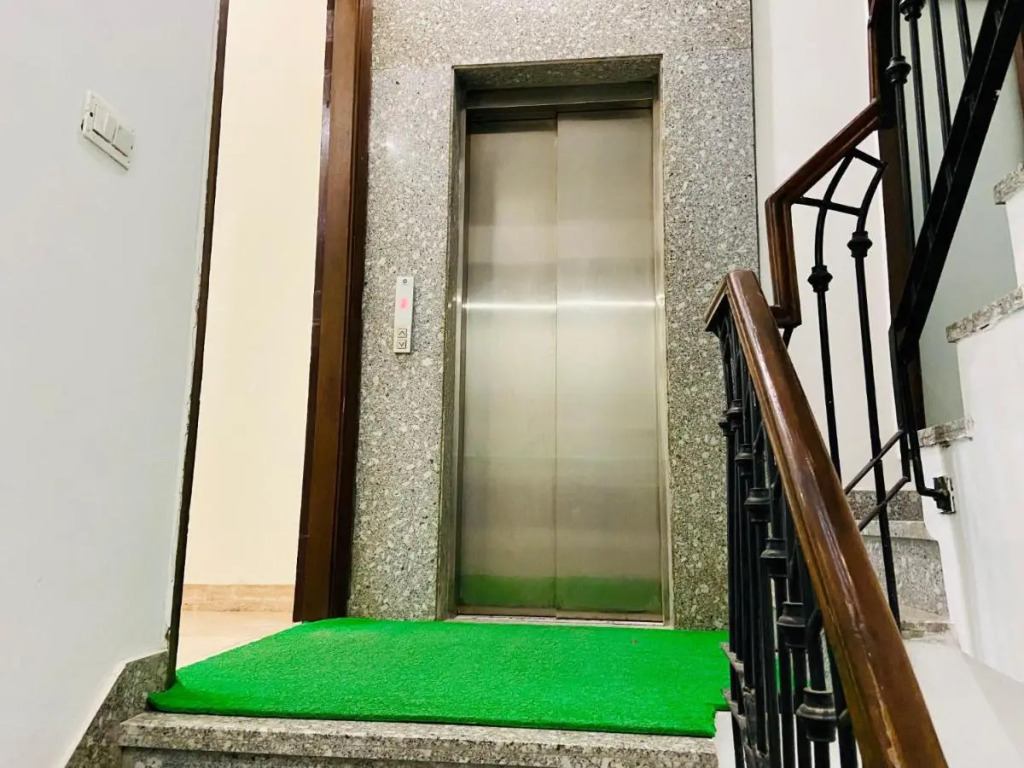 BluO 1BHK - DLF CyberCity, MG Road - Balcony, Lift
