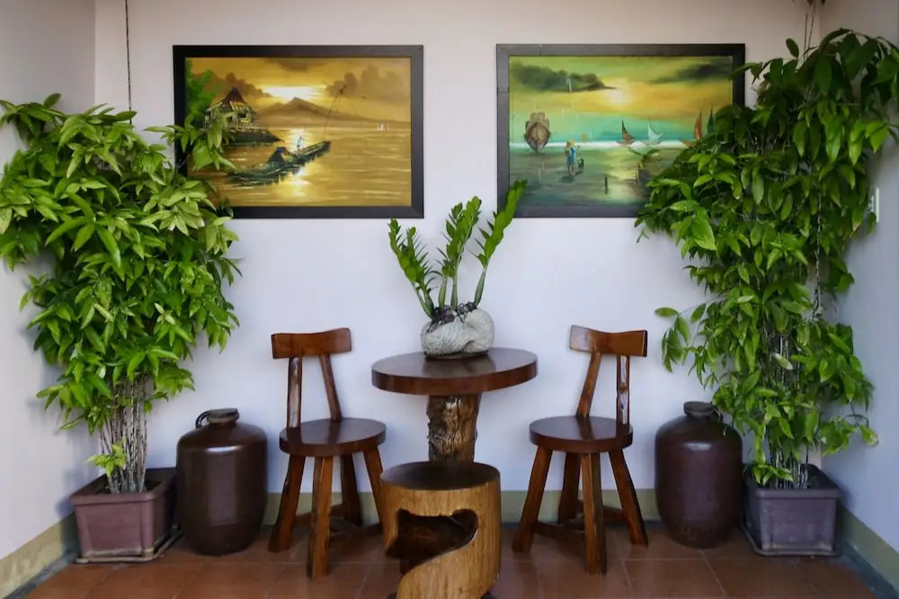 Den Den Guesthouse