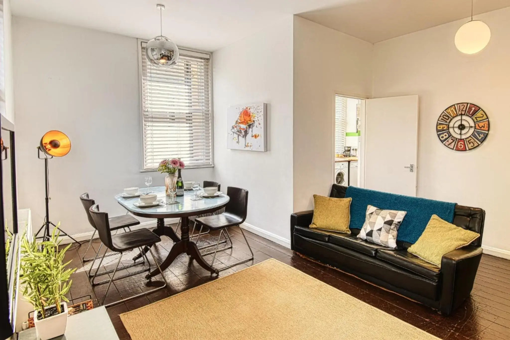2 Bedroom Apartment in Bath city centre with Garden & Free Parking