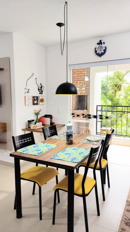 Apto Centro Ubatuba com Varanda Gourmet, Suíte e Piscina