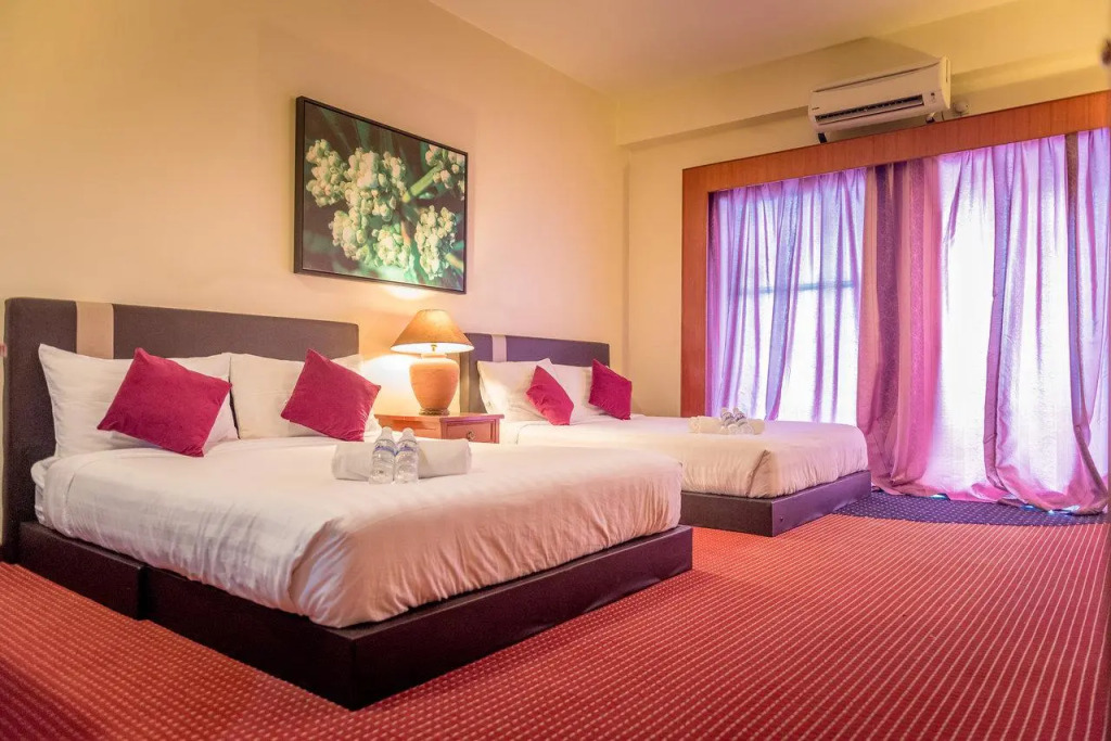 J Beach Suites At Rainbow Paradise