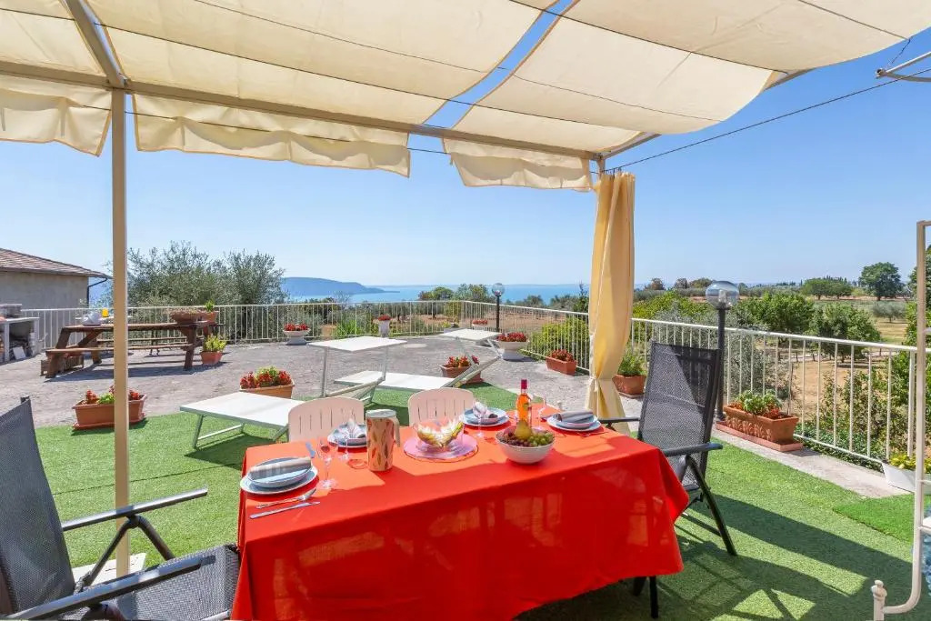 Gemma -Hilly area- relax with view lake