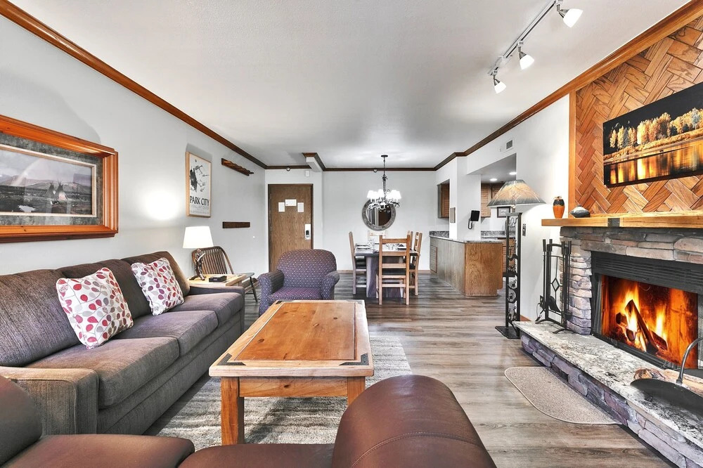Park Station 244-1 1 Bedroom Condo by RedAwning