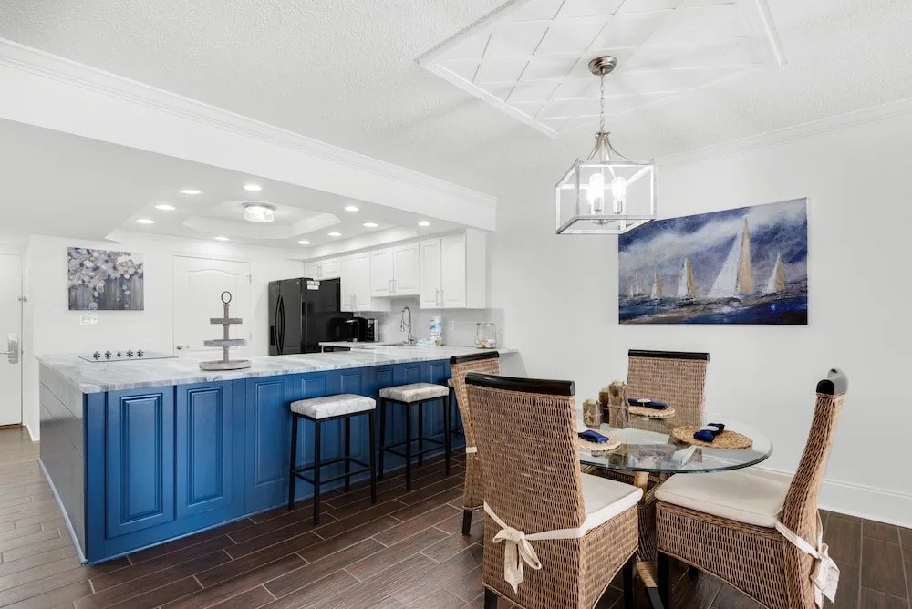 Shoreline Towers 1035