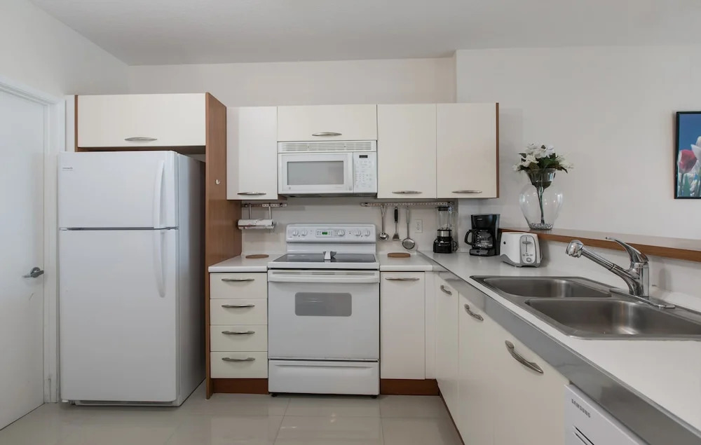 Le Marina Bay 1009 by Go Florida Condo, Sunny Isles
