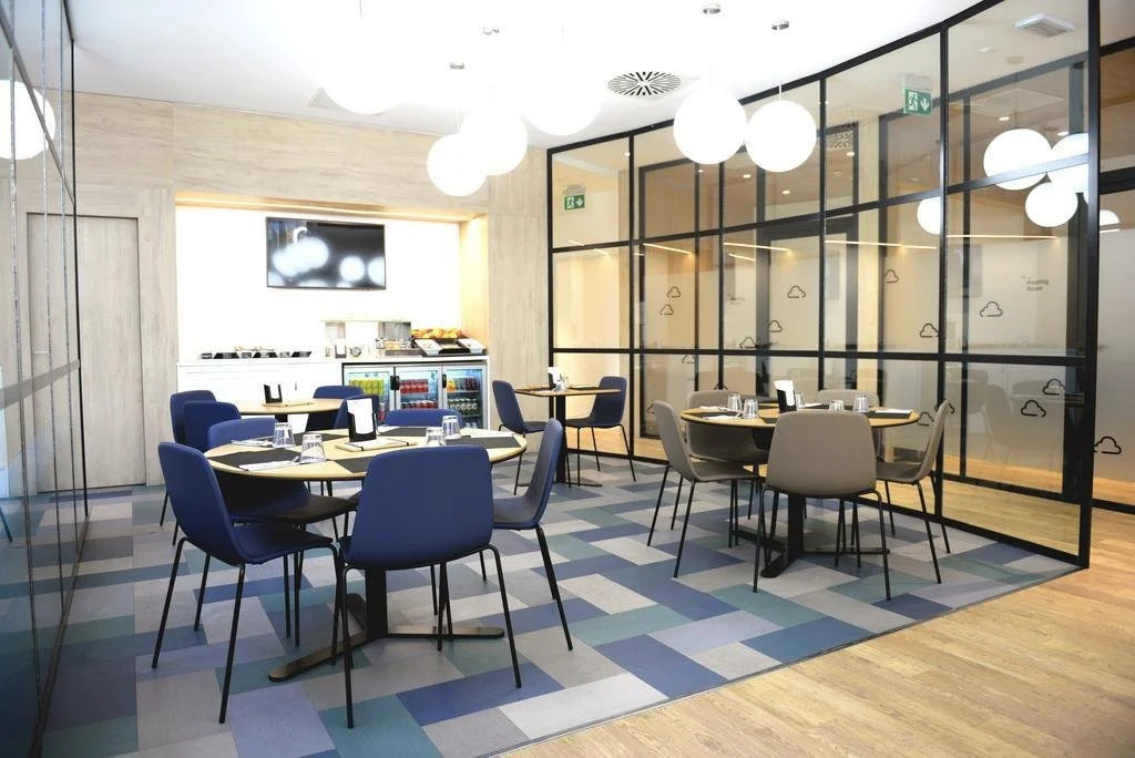 Air Rooms Rome Airport by HelloSky