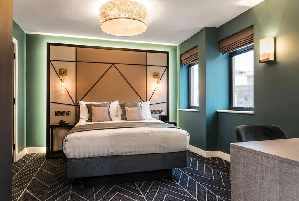 Seven Hotel