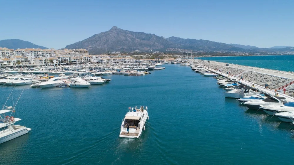 Villa With 6 Bedrooms in Marbella, With Wonderful sea View, Private Po