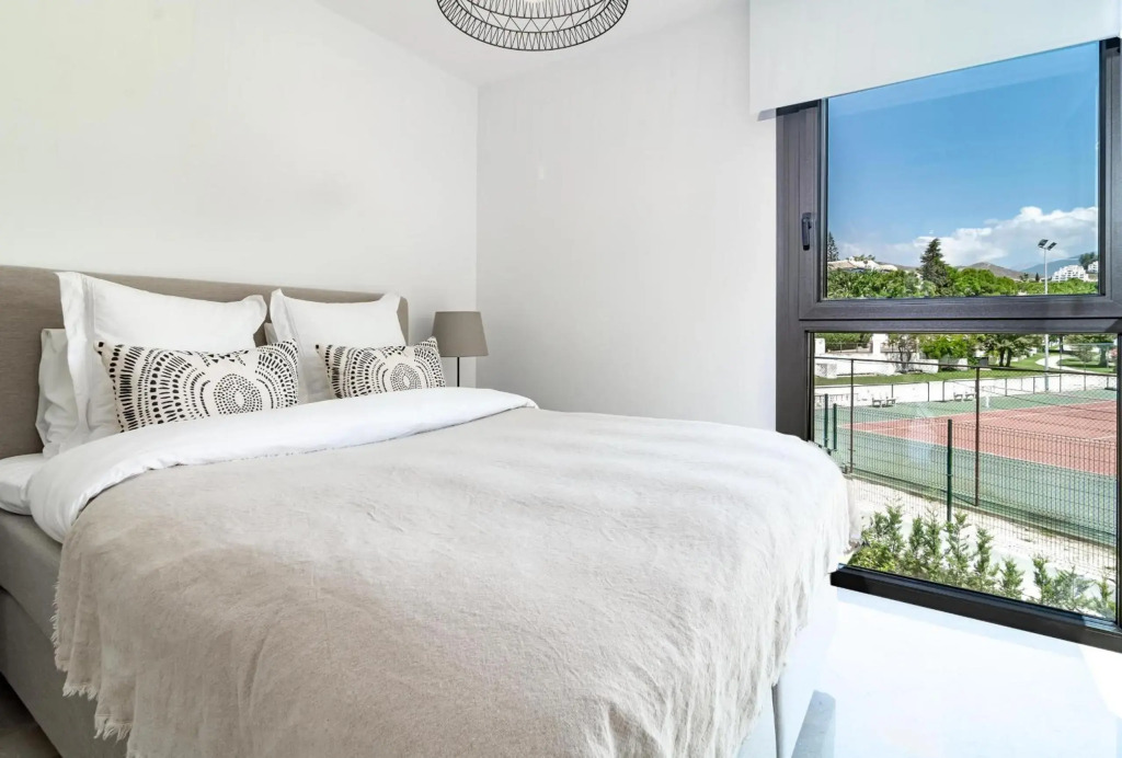 GG- Modern townhouse, families & couples only