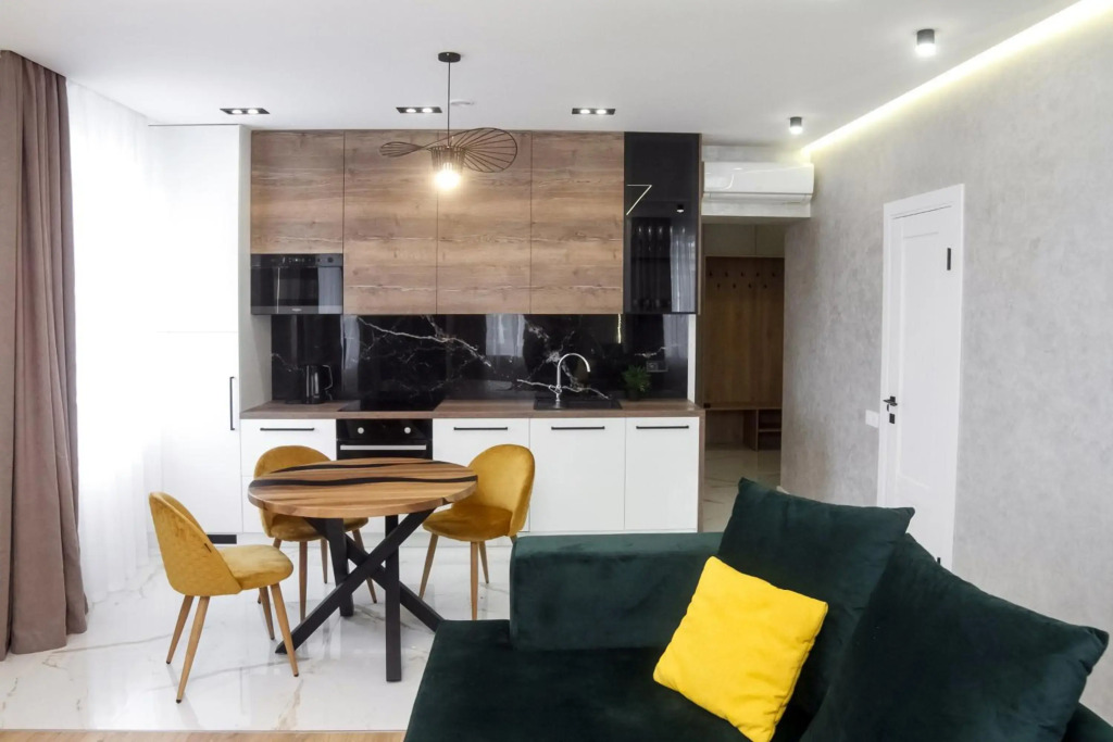 Close to main square, big living room and kitchen 2 saparate rooms