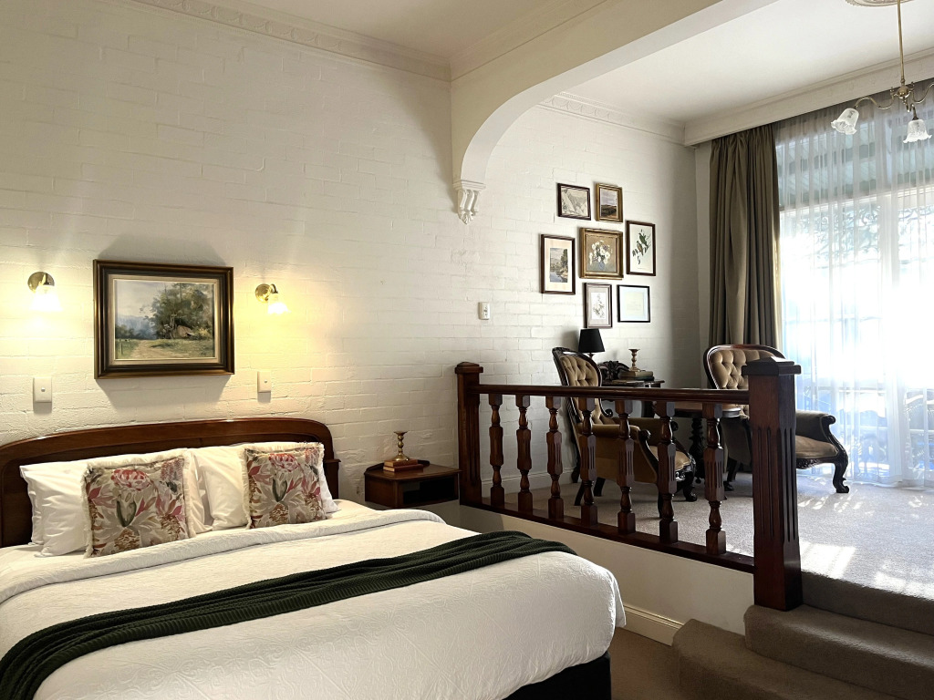Victoria House Motel and Wine Bar