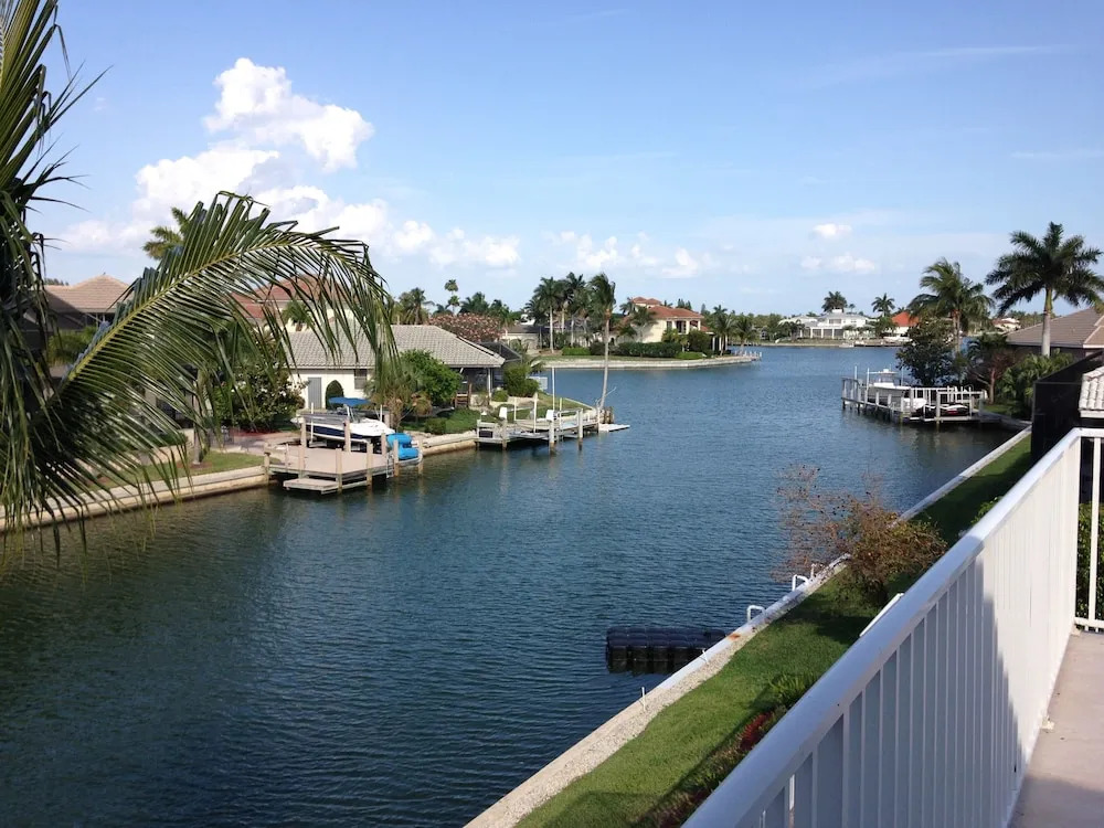 Beautiful Huge Marco Island Fl Waterfront Home- Great for Large Families