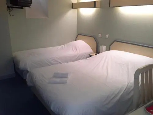 Hotel Set A Table