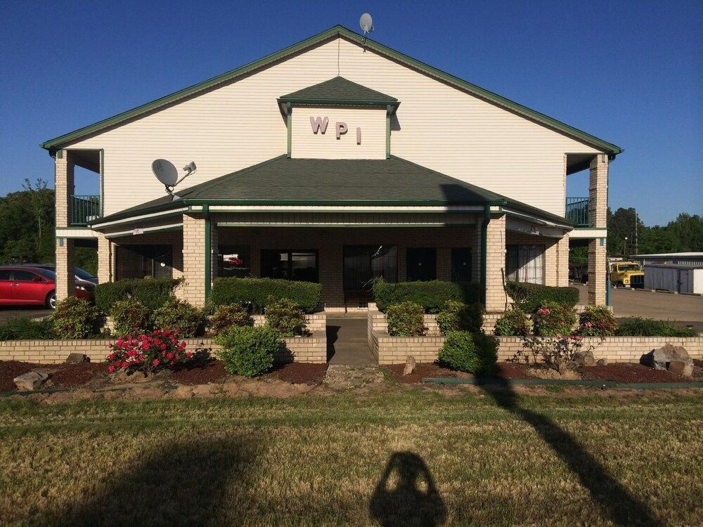 Western Plaza Inn