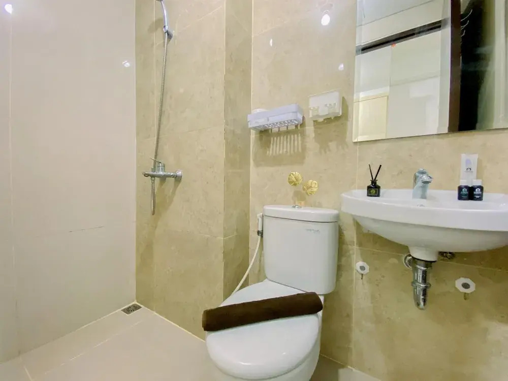 Comfy and Tidy Studio Transpark Cibubur Apartment By Travelio