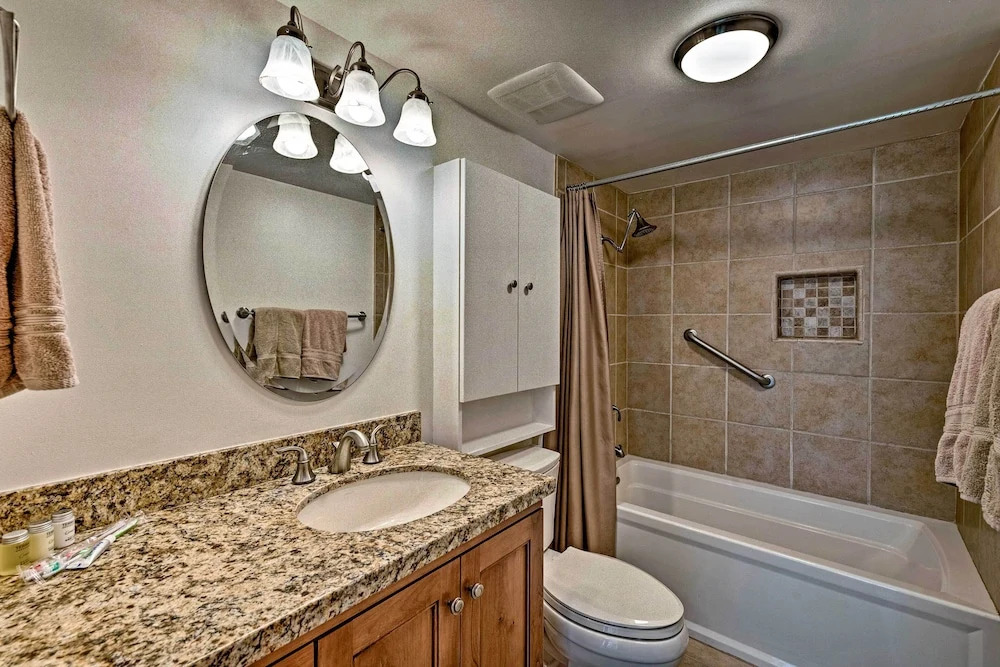 2 Mi to Slopes: Park City Ski Getaway w/ Hot Tub!