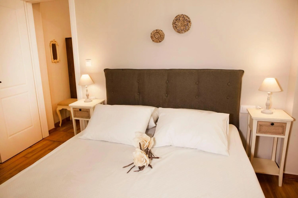 2-spaces comfy Bentzi apartment 7 with balcony in Pagrati